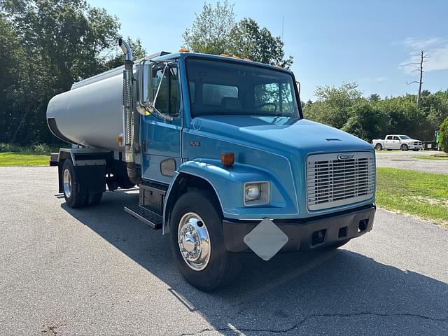 Image of Freightliner FL70 equipment image 2