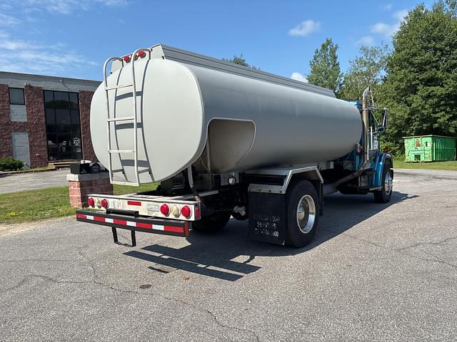 Image of Freightliner FL70 equipment image 4