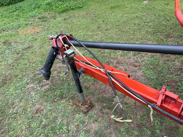 Image of New Holland 488 equipment image 2