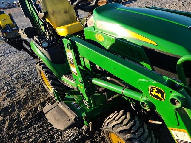 Image of John Deere 1025R equipment image 3