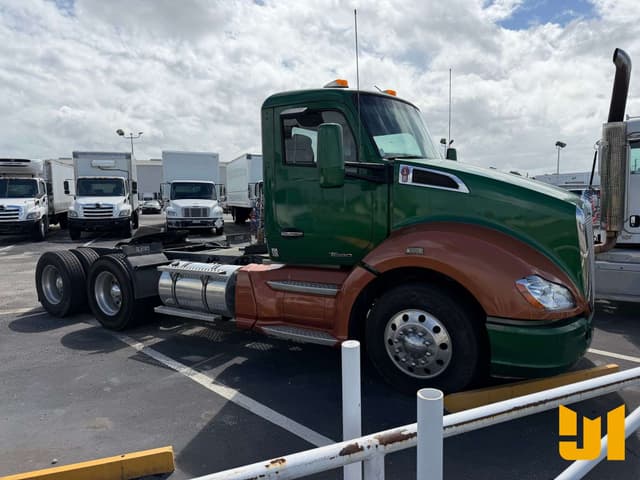 Image of Kenworth T680 equipment image 1