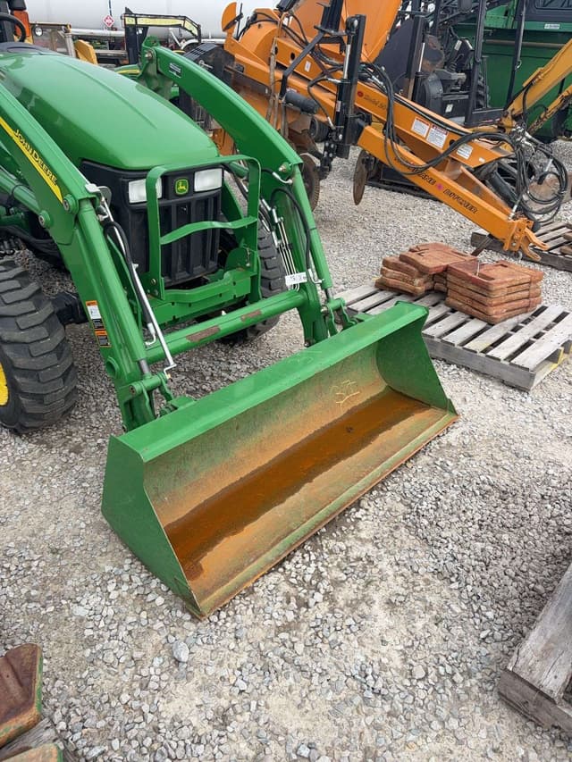 Image of John Deere 4105 equipment image 4