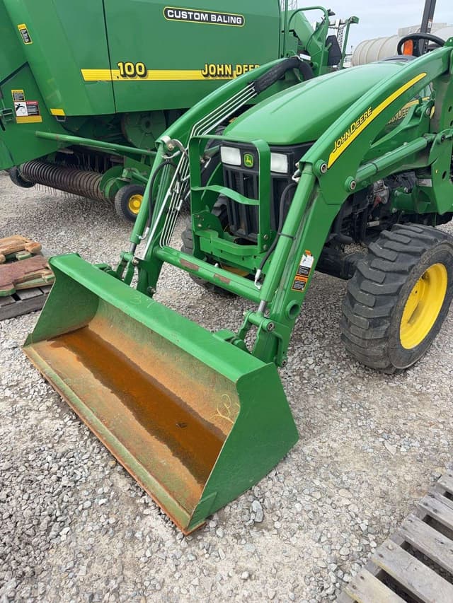 Image of John Deere 4105 equipment image 1