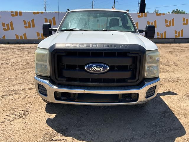Image of Ford F-350 equipment image 1