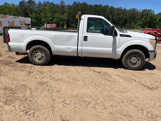 Image of Ford F-350 equipment image 3