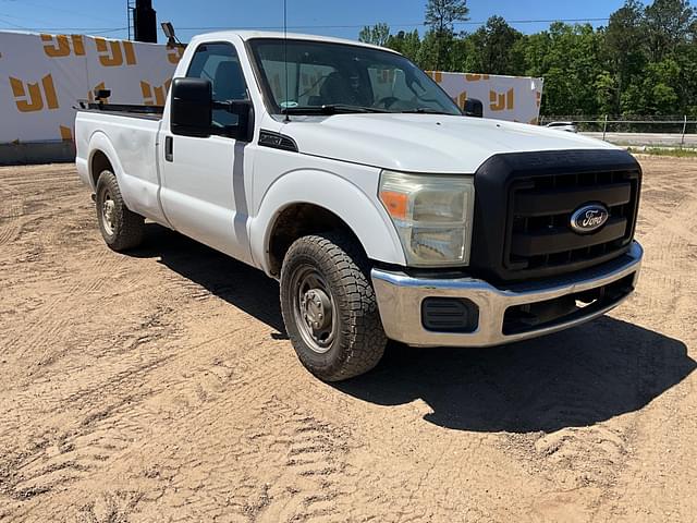 Image of Ford F-350 equipment image 2