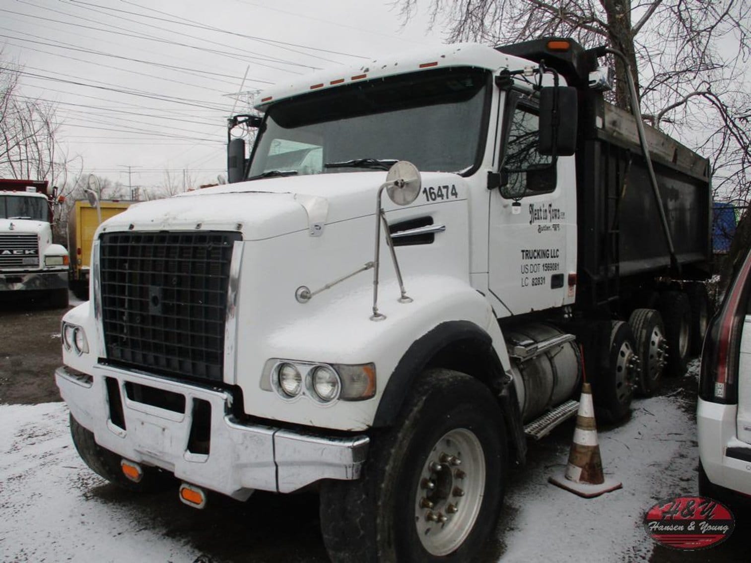 2007 Volvo VHD Equipment Image0