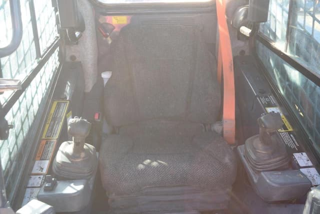 Image of John Deere 332G equipment image 4