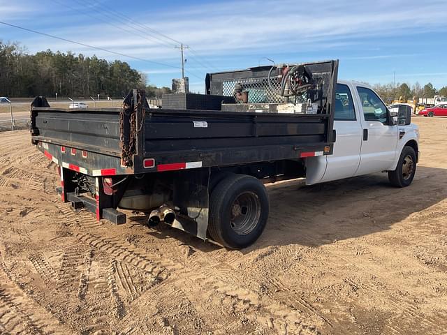 Image of Ford F-350 equipment image 4