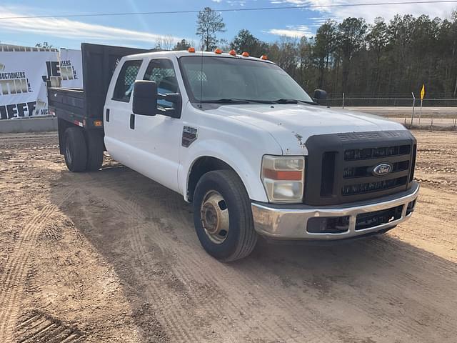 Image of Ford F-350 equipment image 2