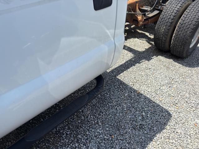 Image of Ford F-350 equipment image 2