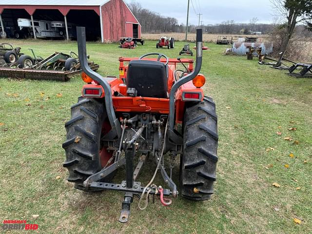 Image of Kubota L2950 equipment image 2