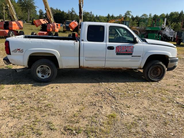 Image of Chevrolet Silverado equipment image 3
