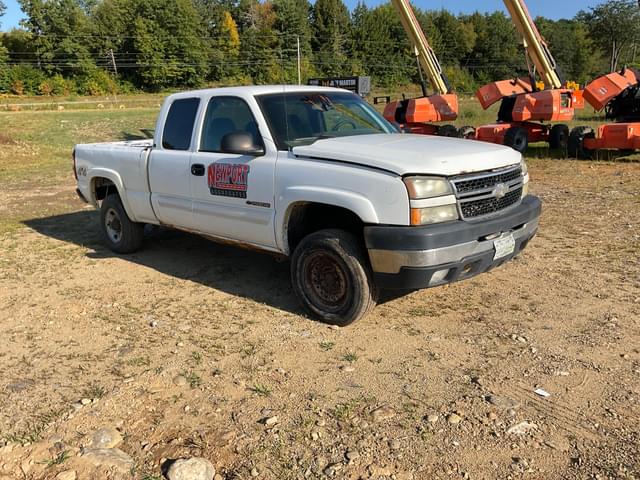 Image of Chevrolet Silverado equipment image 2