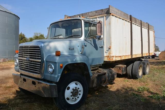 Image of Ford 9000 equipment image 1