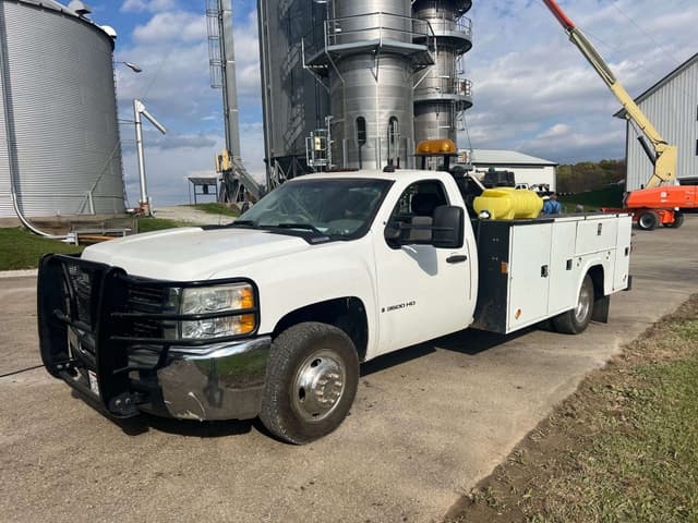Image of Chevrolet 3500HD equipment image 3