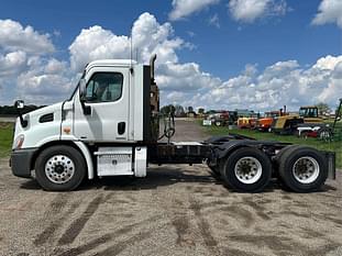 2012 Freightliner Cascadia Equipment Image0