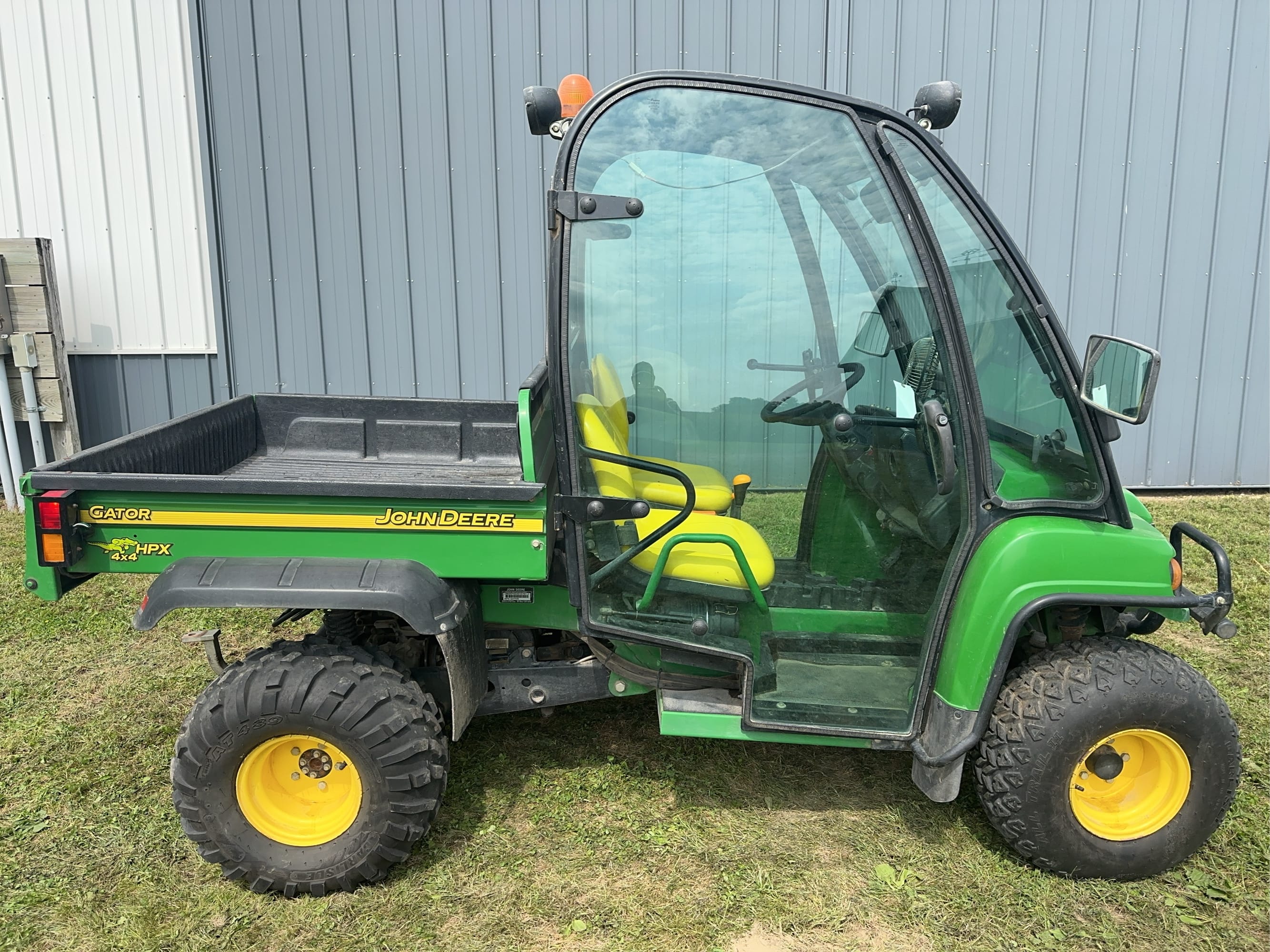 John Deere Gator HPX Equipment Image0