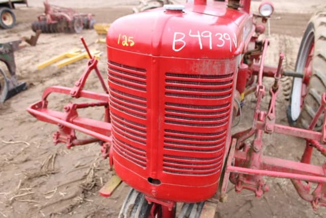 Image of Farmall Super C equipment image 2