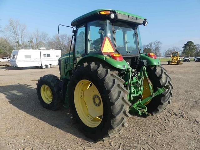 Image of John Deere 6135E equipment image 4