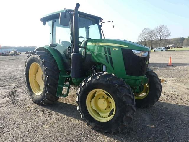 Image of John Deere 6135E equipment image 1