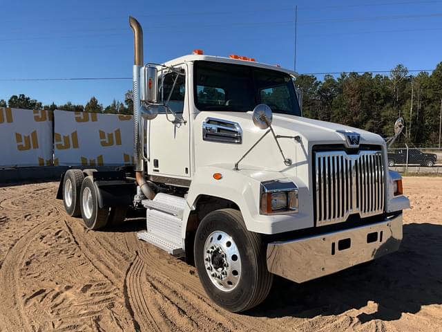 Image of Western Star 4700SF equipment image 2