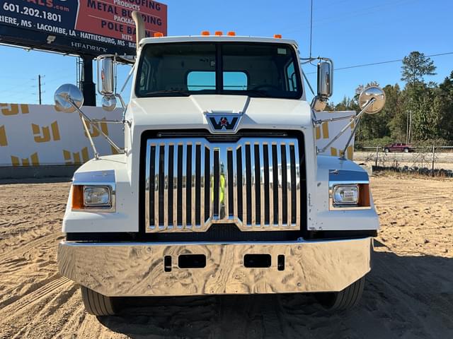 Image of Western Star 4700SF equipment image 1