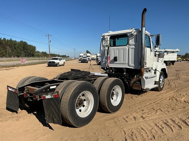 Image of Western Star 4700SF equipment image 4