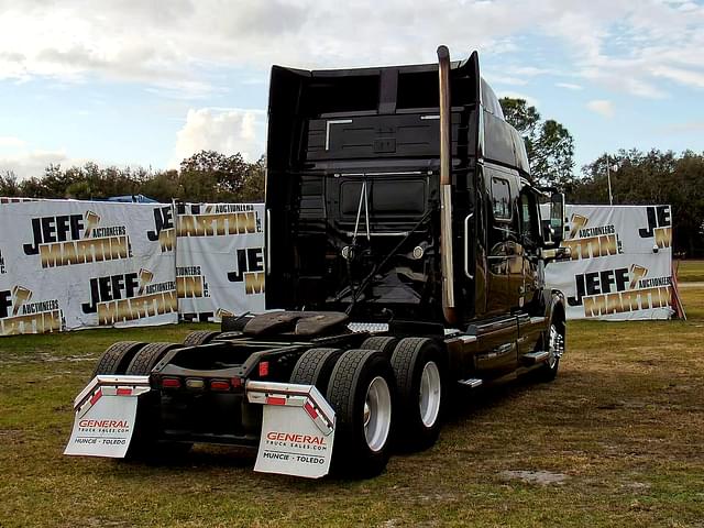 Image of Volvo VNL equipment image 4