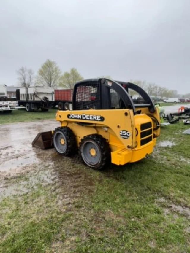 Image of John Deere 250 equipment image 3