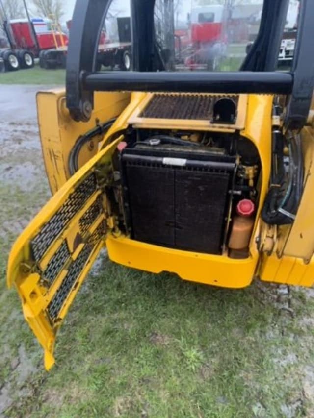 Image of John Deere 250 equipment image 4