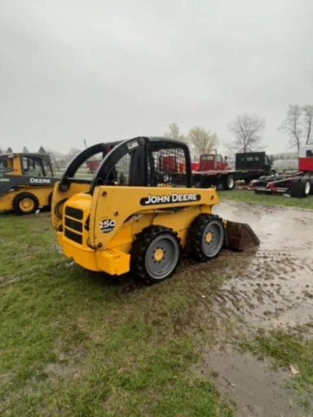 Image of John Deere 250 equipment image 2