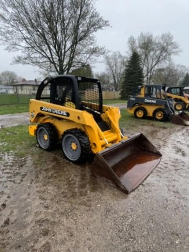 Image of John Deere 250 equipment image 1