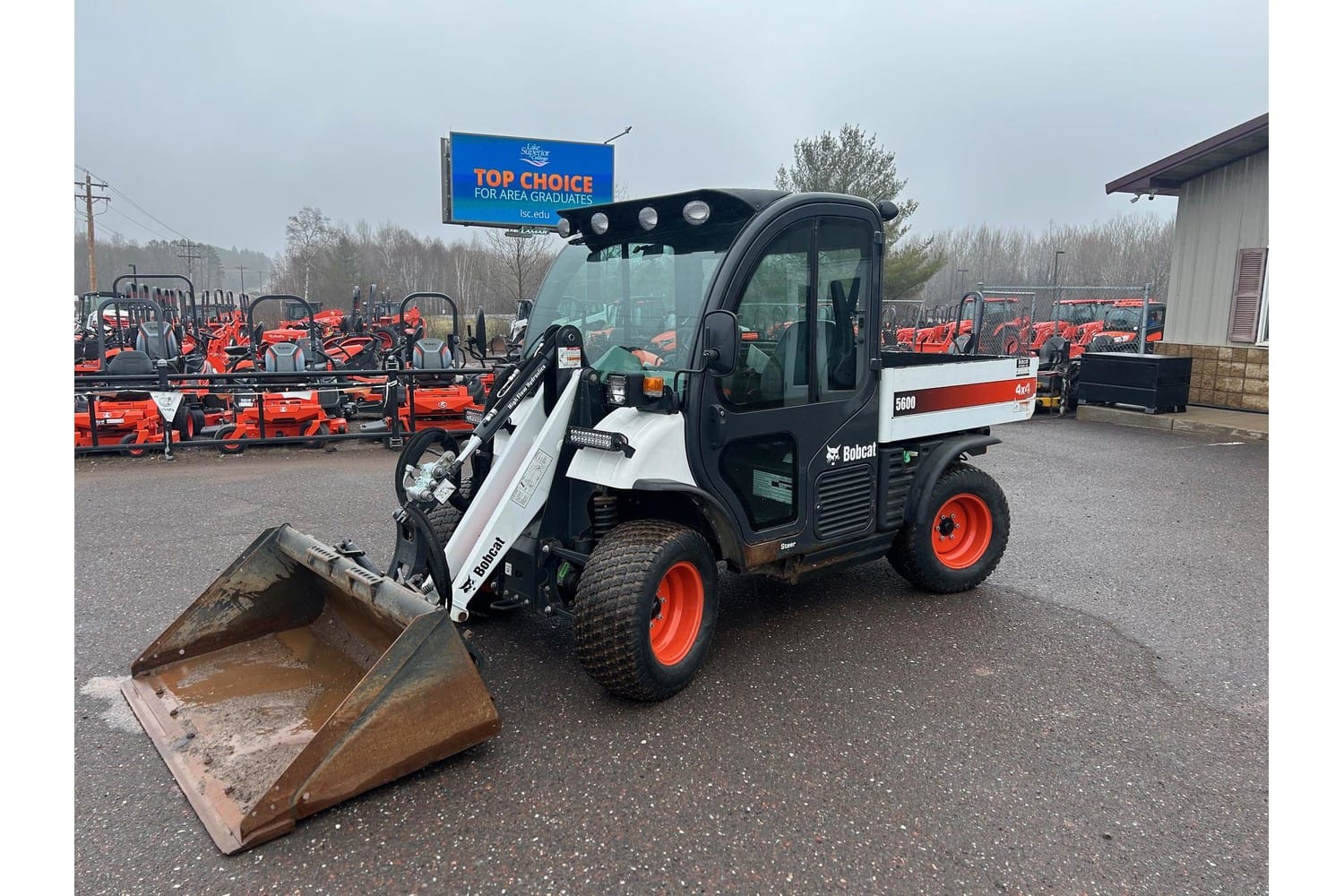 2017 Bobcat Toolcat 5600 Equipment Image0