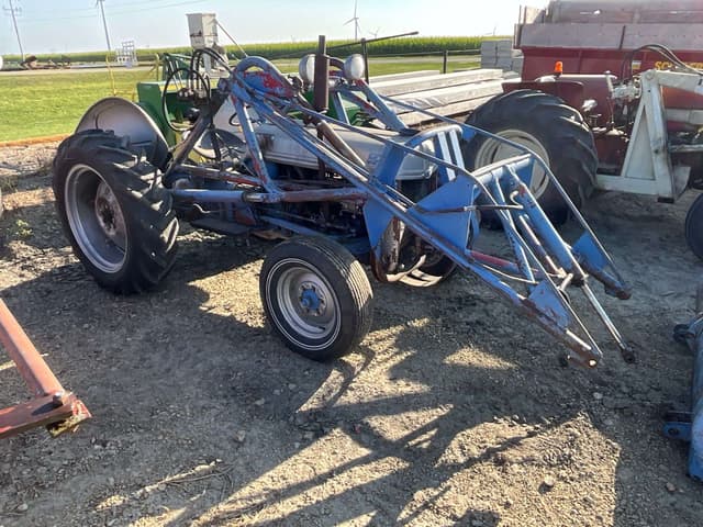 Image of Ford 8N equipment image 1
