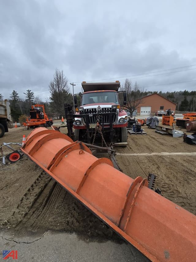 Image of International Workstar 7400 equipment image 1