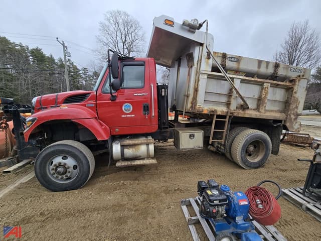 Image of International Workstar 7400 equipment image 2