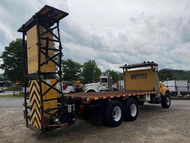 Image of International F2574 equipment image 3