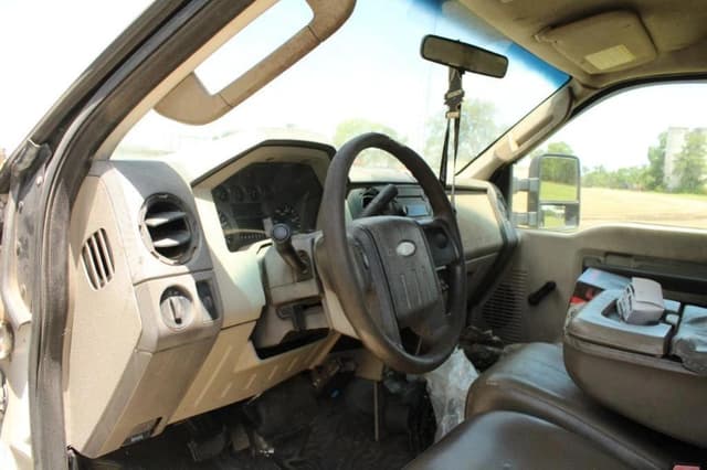Image of Ford F-550 equipment image 4