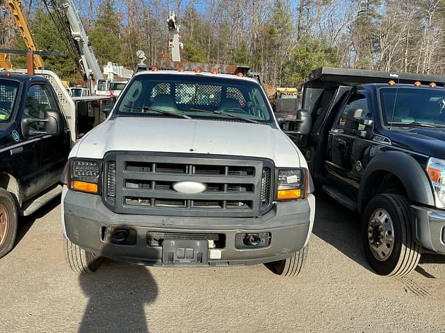 Image of Ford F-450 equipment image 2