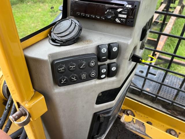 Image of Caterpillar 559C equipment image 3