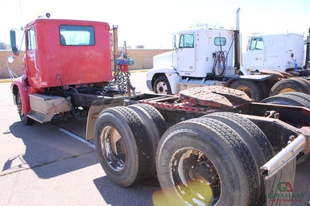 Image of International 9200 equipment image 2