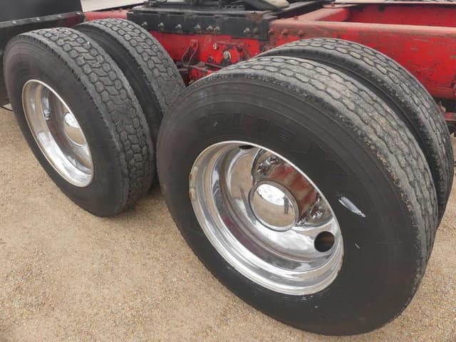 Image of Peterbilt 359 equipment image 4