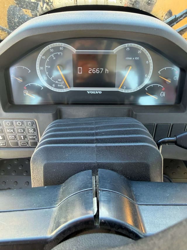 Image of Volvo L110H equipment image 4