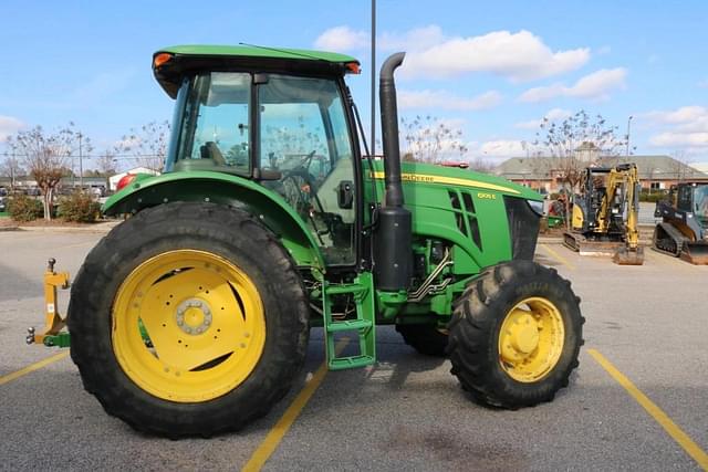 Image of John Deere 6105E equipment image 3