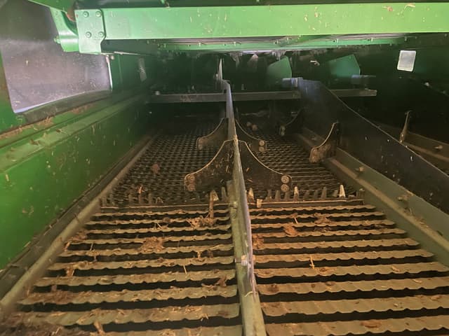 Image of John Deere S780 equipment image 4