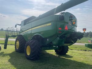 John Deere S780 Image