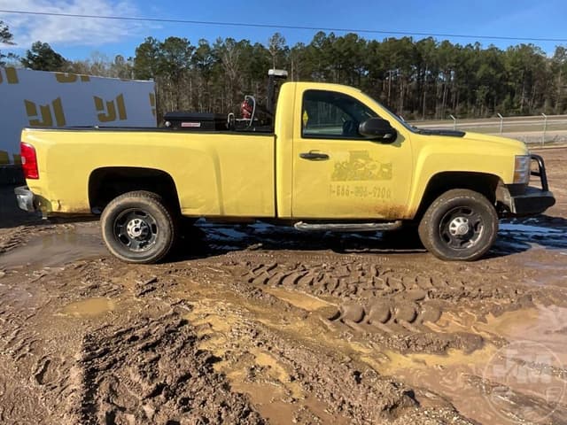 Image of Chevrolet Silverado equipment image 3