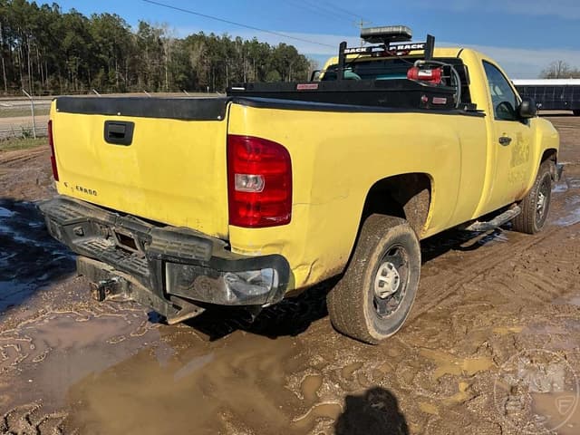 Image of Chevrolet Silverado equipment image 4