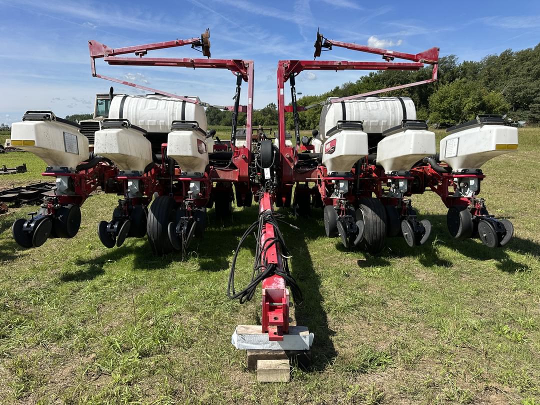 Image of Massey Ferguson 8200 Primary image
